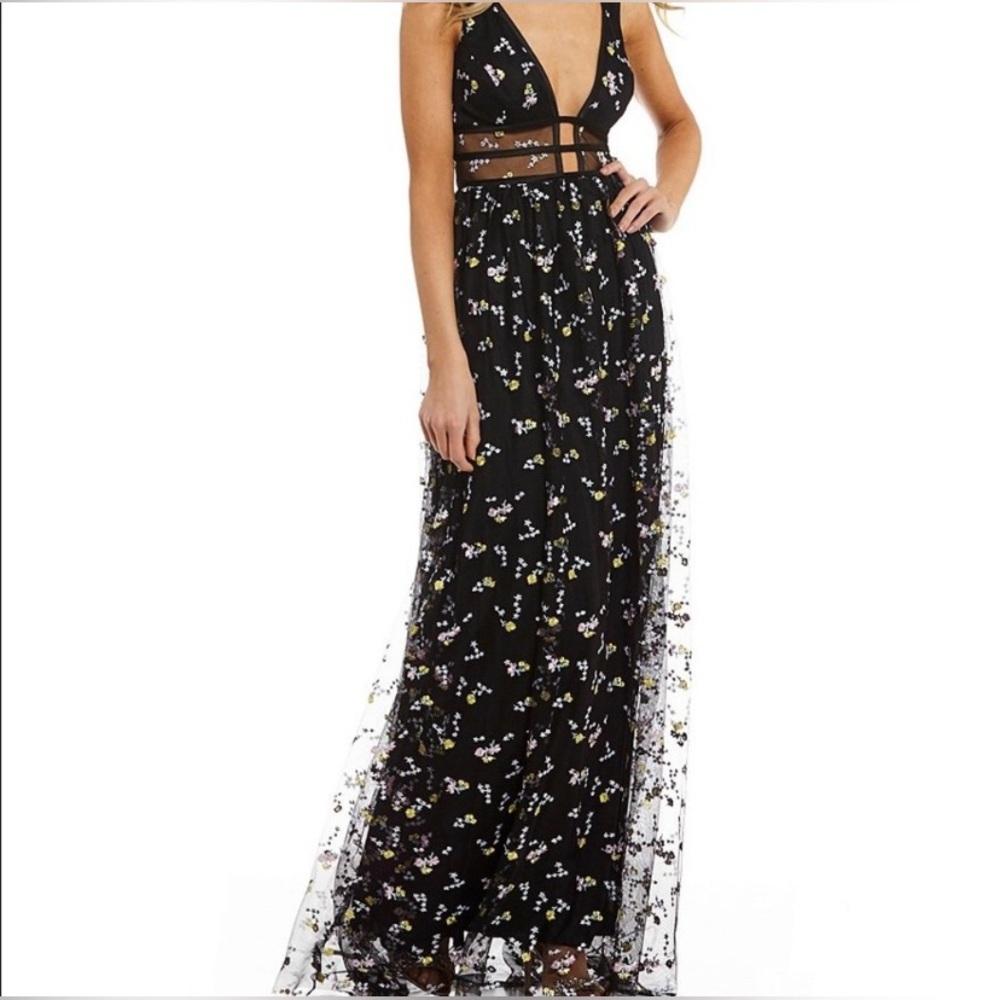 GB Social Ditzy Floral Embroidered Dress Size 7 (NWT)